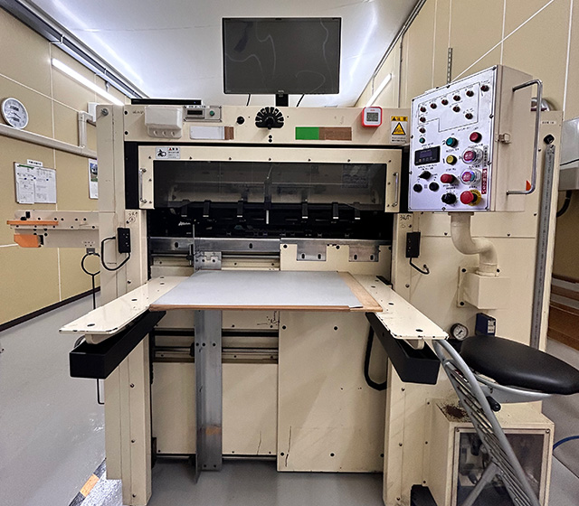 LP-1050(半自動平盤打ち抜き機)